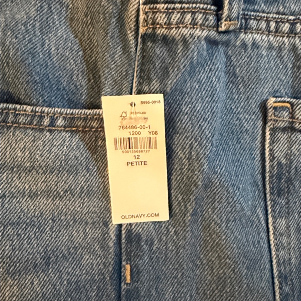 Old Navy baggy shorts NWT - Picture 2 of 3